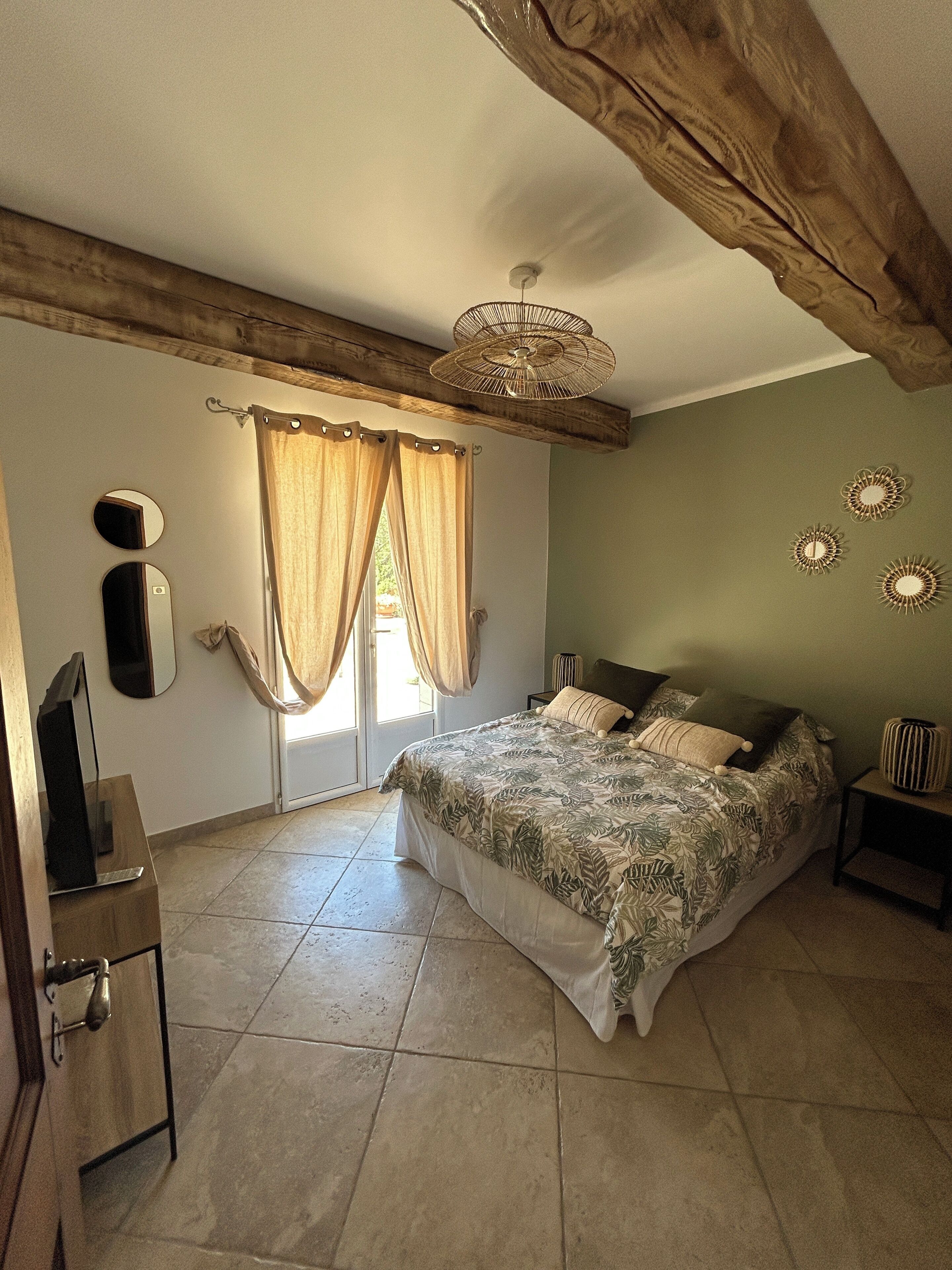 5 chambres, fer et planche à repasser, lit parapluie, Wi-Fi gratuit
