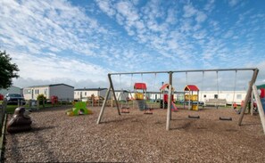Cabin | Children's area - Beautiful 3-bed Lodge in Driffield (Driffield)