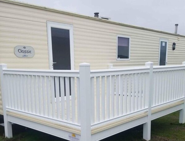 Cabin | Exterior - Beautiful 3-bed Lodge in Driffield (Driffield)