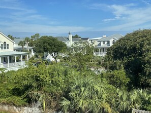 Property grounds - Private Beach Access on Tybee's Quiet North Beach 2 BR/2.5 BA ~ Tybee Soulshine (Tybee Island)