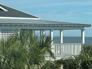 Exterior - Private Beach Access on Tybee's Quiet North Beach 2 BR/2.5 BA ~ Tybee Soulshine (Tybee Island)