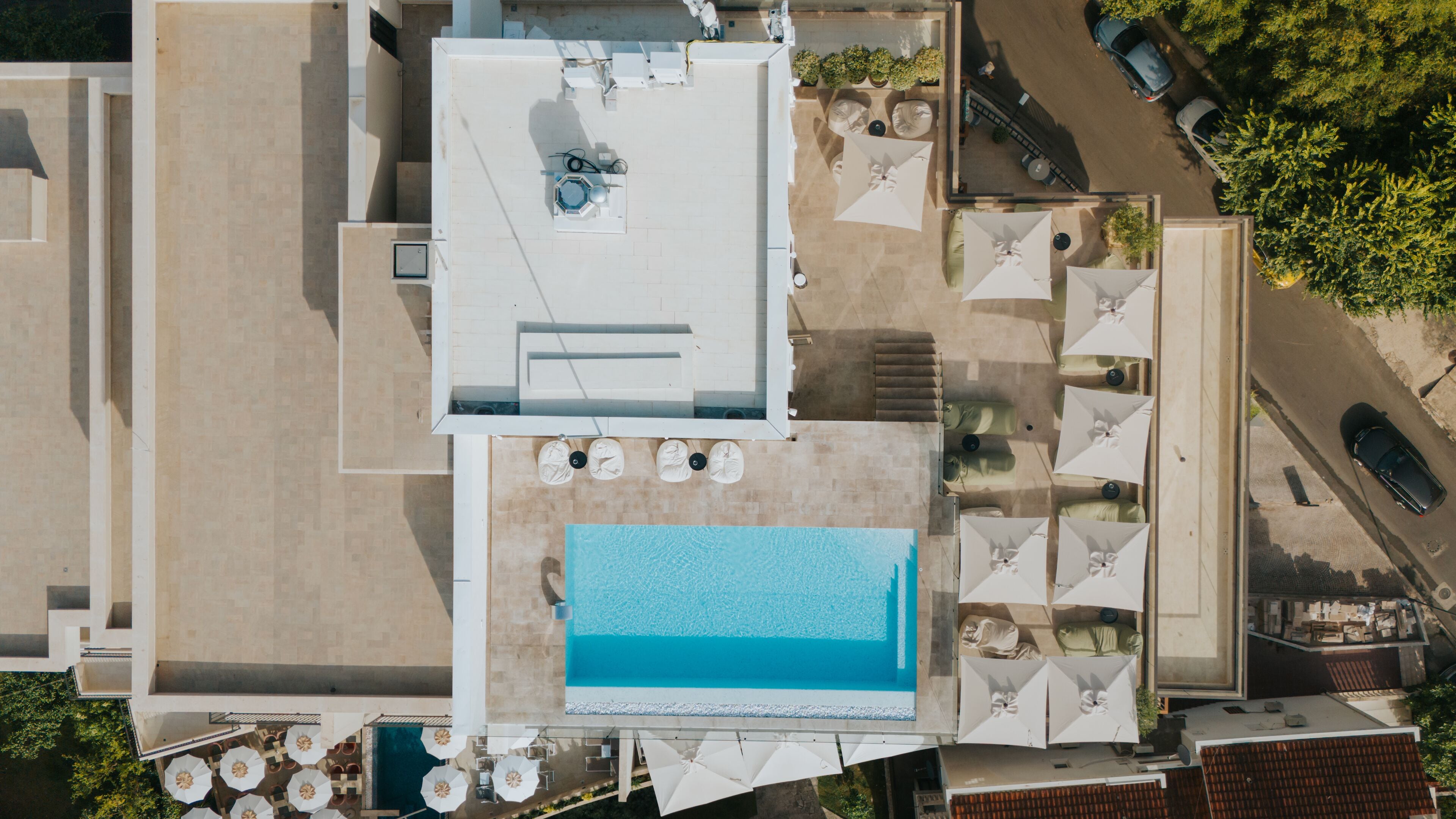 Seasonal outdoor pool, pool umbrellas, sun loungers