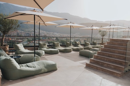 Seasonal outdoor pool, pool umbrellas, pool loungers. Infinity Hotel & More