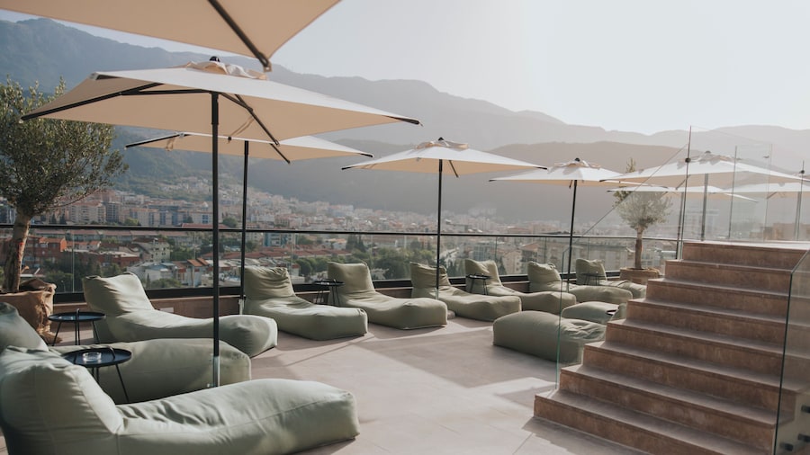 Infinity Hotel & More