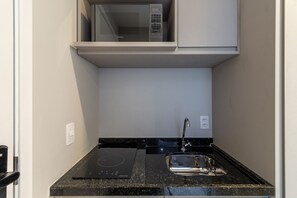 Fridge, microwave, coffee/tea maker, toaster - Studio next to PUC (São Paulo)