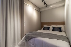 Iron/ironing board, free WiFi, bed sheets - Studio next to PUC (São Paulo)