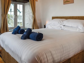 2 bedrooms, free WiFi, bed sheets - 2 bedroom accommodation in Penryn, near Falmouth (Penryn, near Falmouth)