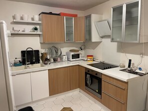 Micro-ondas, lava-louças, chaleira elétrica