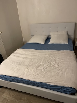 3 chambres, fer et planche à repasser, accès au Wi-Fi (inclus)