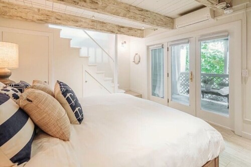 Tranquil Bayview Retreat ~ Year-Round Saltwater Hot Tub ~ Reserved Parking