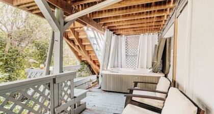 Tranquil Bayview Retreat ~ Year-Round Saltwater Hot Tub ~ Reserved Parking