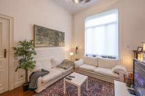 Smart TV, libri, monitor per computer, stampante