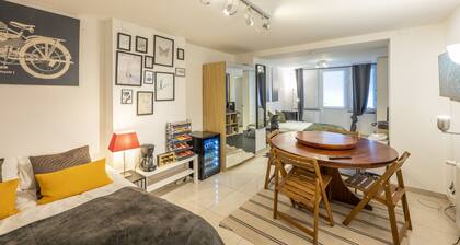 Family Studio - Bed & Breakfast - Free Breakfast + Gym - 2 Queen Beds