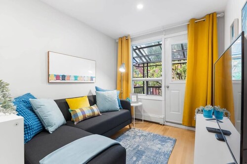 All-Inclusive Furnished Charming 1 BR Rosemont Apartment