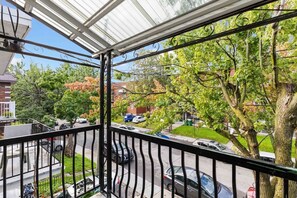 Property grounds - All-Inclusive Furnished Charming 1 BR Rosemont Apartment (Montréal)