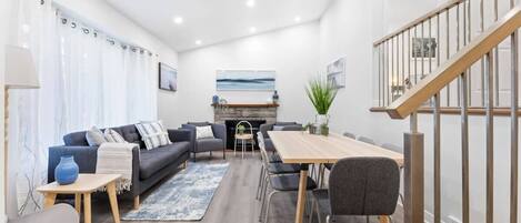 Fernseher, Kamin, Arbeitsbereiche