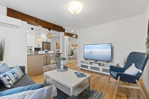 All-Inclusive Furnished Large 2BR Apartment in Rosemont