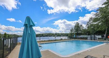 Charming Lake Community Bungaloo. Comfortable living with 86 inch tv!