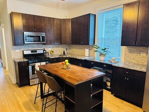 Fridge, microwave, oven, stovetop - Large 3BR /2BA Duplex• King • Parking (Chicago)