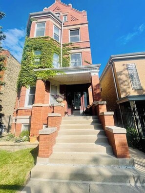 Unclassified image, 3 of 46, button