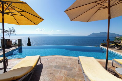 Beachfront, Stone-Built, Beautifully-Appointed, Spacious 5-bedroom Villa.