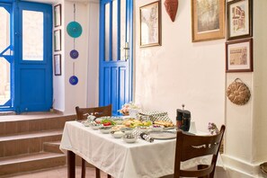 Café da manhã continental grátis todos os dias