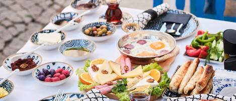 Free daily continental breakfast