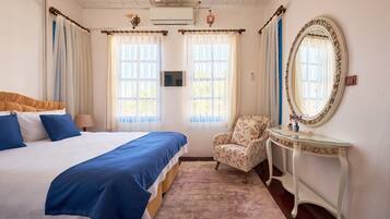 Minibar, individually decorated, free WiFi, bed sheets