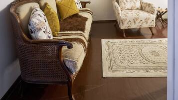 Minibar, individually decorated, free WiFi, bed sheets