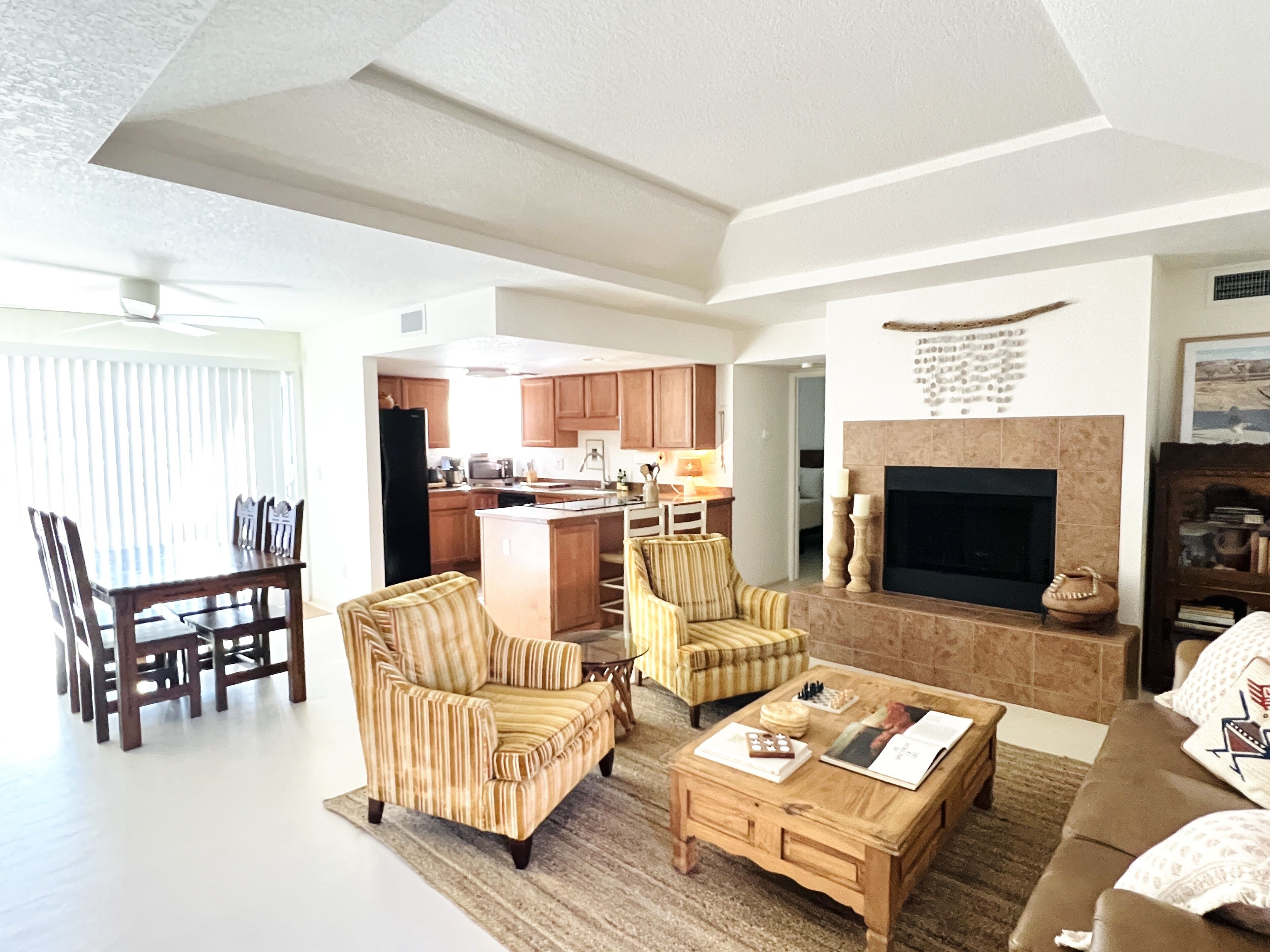The Desert Bird Retreat. 1 mile from Sabino Canyon. 2 BD 2 BA Condo.