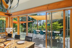 Dining - Curated art, luxe linens & indoor-outdoor fireplaces. (Stevenson)