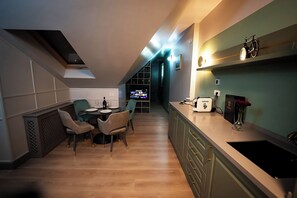 Room 6 | Bathroom | Shower, designer toiletries, towels, soap - Tempus (Bucharest)