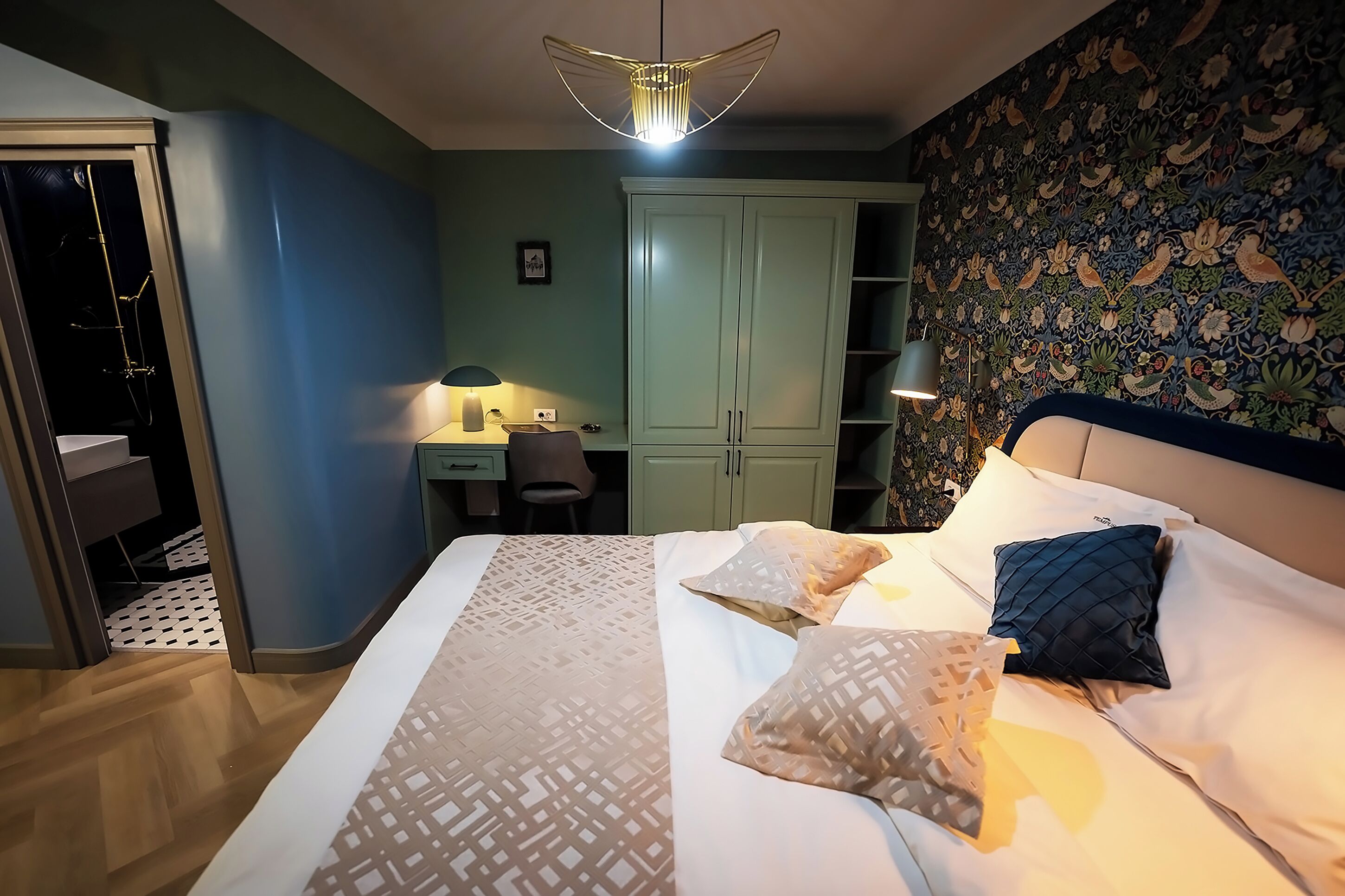 华丽开间, 1 间卧室 | 高档床上用品、客房内保险箱、办公桌、笔记本电脑工作区