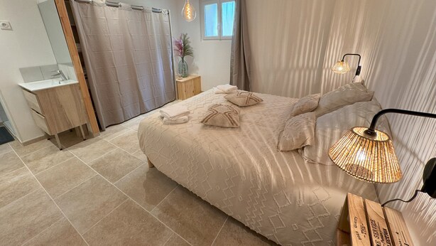 Room - Gîte rdc Villa - Village Provençal - Proche Uzès (Le Pin)
