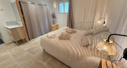 Gßte rdc villa - Village Provençal - proche UzÚs