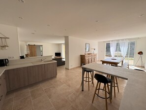 Dining - Gîte rdc Villa - Village Provençal - Proche Uzès (Le Pin)