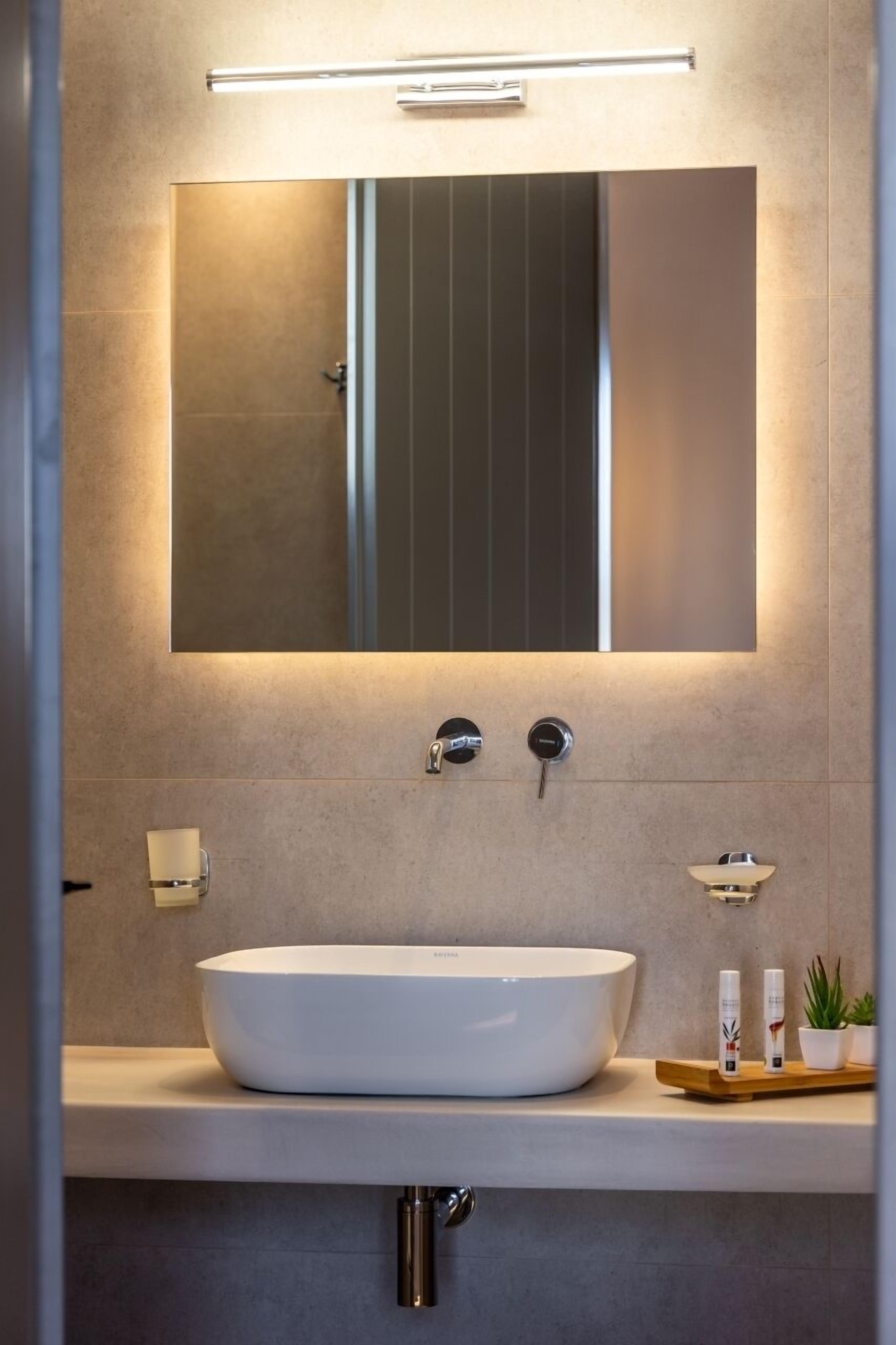 Kamar Double Deluks | Kamar mandi | Shower, shower pijat air,  dan perlengkapan kamar mandi ramah lingkungan