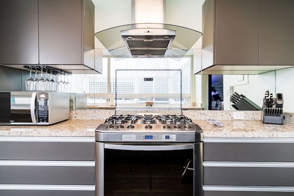 Fridge, microwave, oven, stovetop