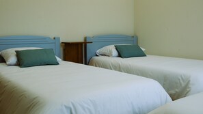 Habitació triple estàndard | 1 dormitori, decoració individual, mobiliari individual i wifi gratuïta 