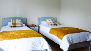 Chambre Standard double ou avec lits jumeaux | Décor unique, ameublement unique, accès au Wi-Fi (inclus)