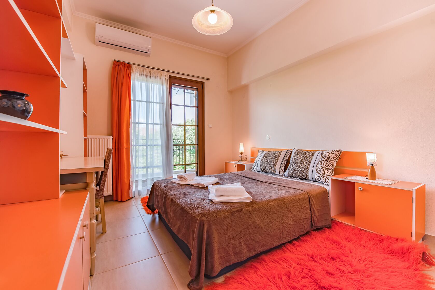 3 makuuhuonetta, työpöytä, silitysrauta/-lauta, Wi-Fi