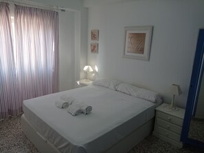 2 室のベッドルーム、アイロン / アイロン台、WiFi (無料)、ベッドシーツ