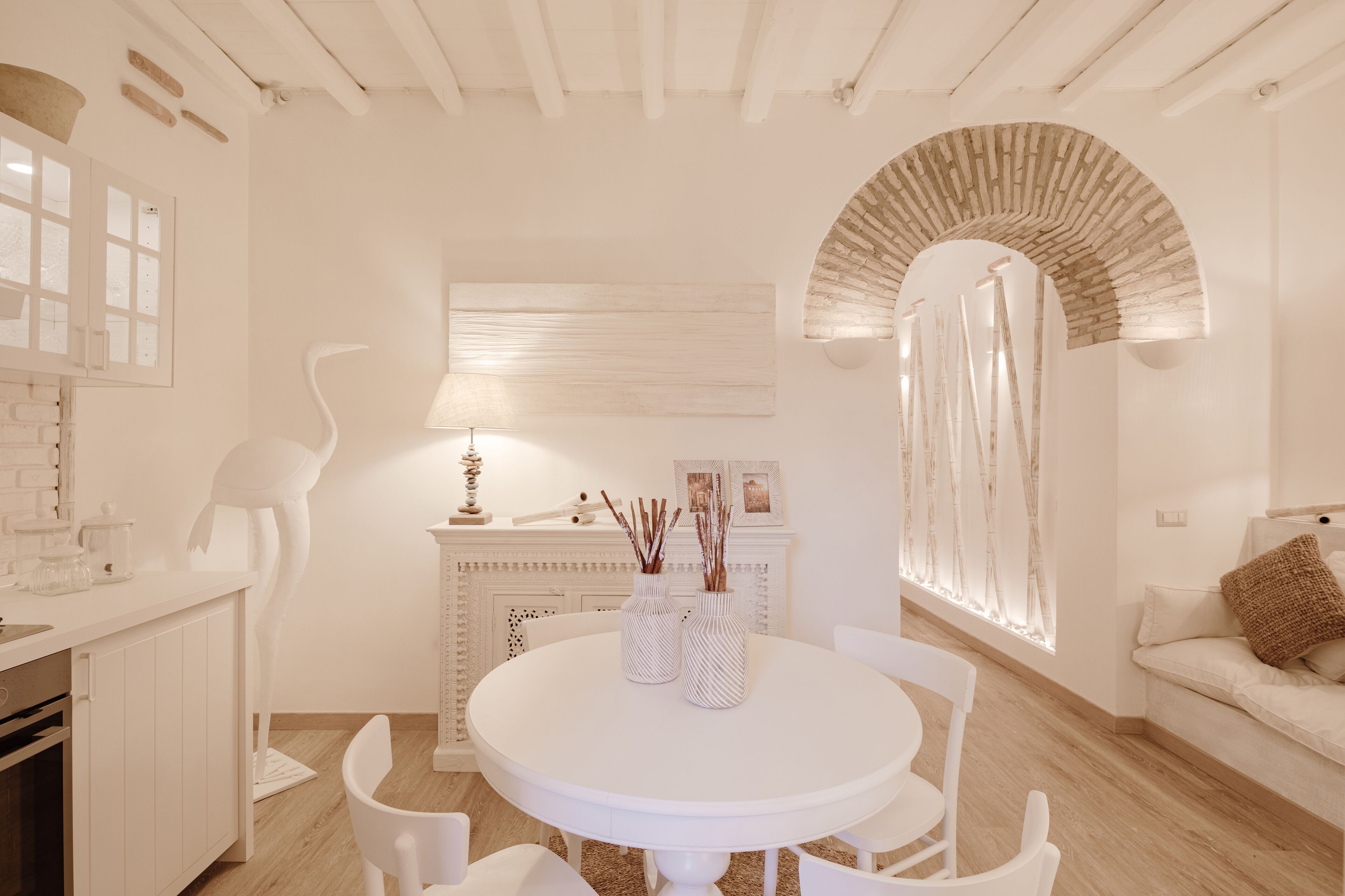 Refrigerador con freezer, horno, placa de cocina, tostadora