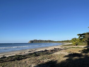 On the beach - Rustic Beach Cabin For Nature and Adventure Seekers (Sámara)