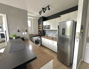 Fridge, microwave, blender, cookware/dishes/utensils - Saint Sebastian Flat 704Duplex no Centro (Jaragua do Sul)