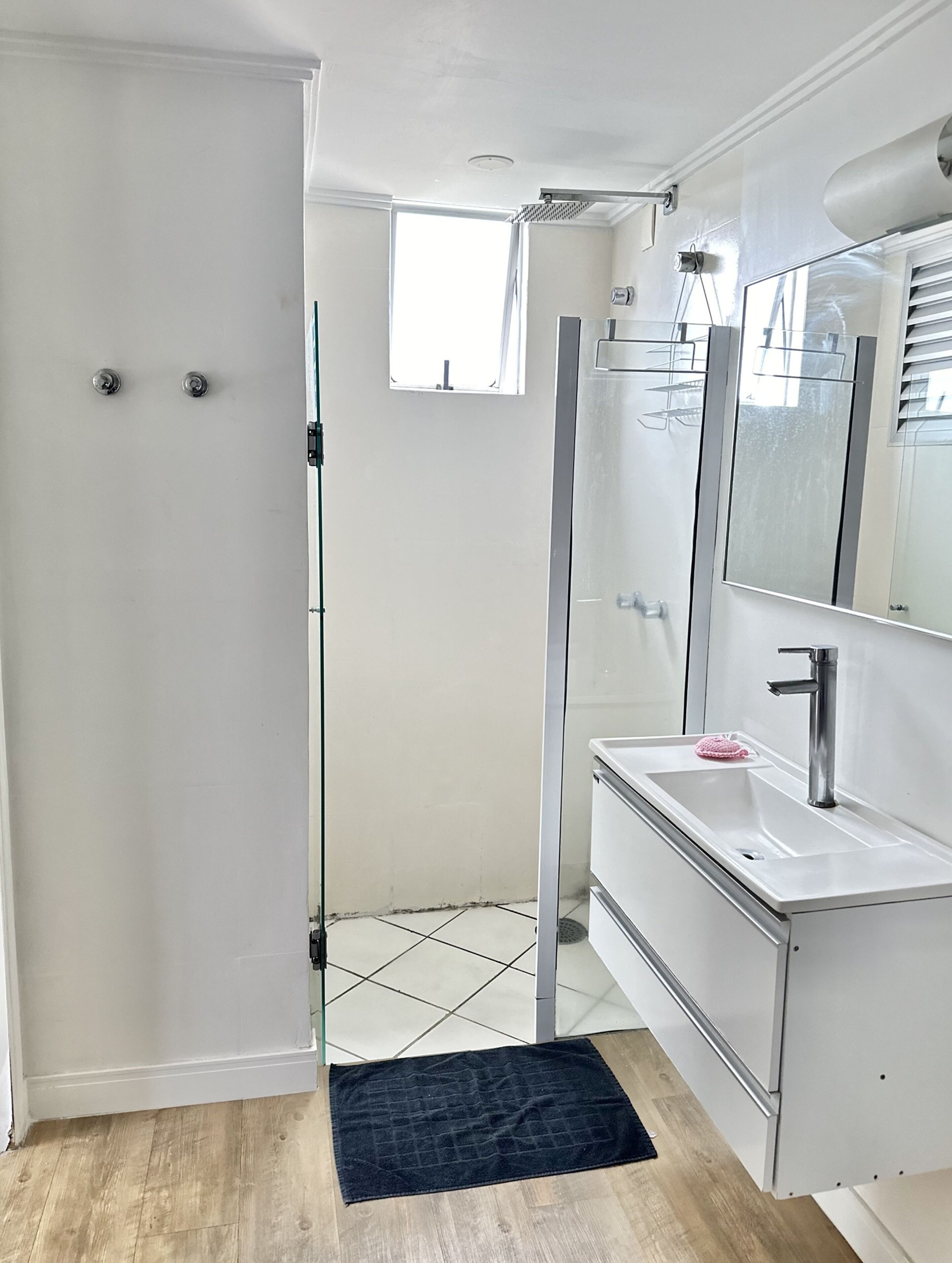 Banyera, banyera d'hidromassatge i tovalloles 