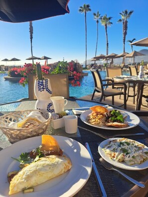 Outdoor dining - Villa del Arco, CABO San Lucas, 1 Bed, 2 Bath, 09/18-09/25/24, inquire less days (Cabo San Lucas)