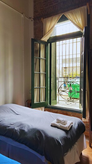 Classic-Zweibettzimmer | Hochwertige Bettwaren, kostenloses WLAN, Bettwäsche
