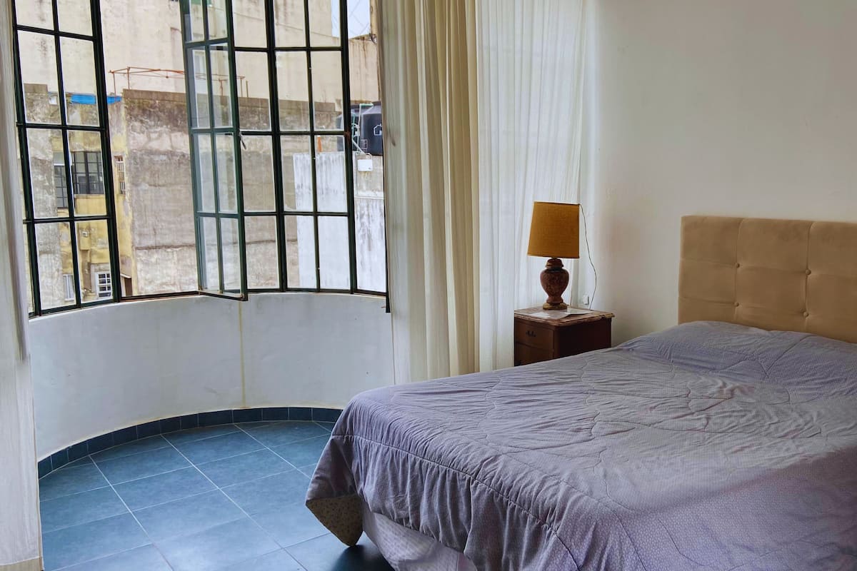 Habitación triple básica | Ropa de cama de alta calidad, wifi gratis y ropa de cama