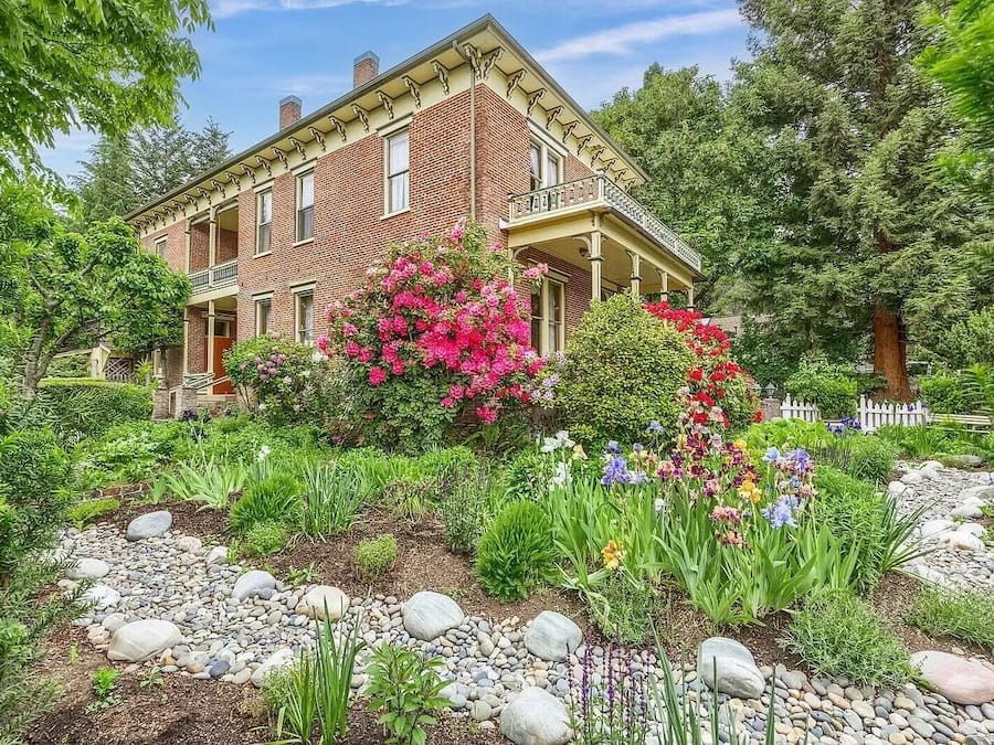 Fachada da propriedade